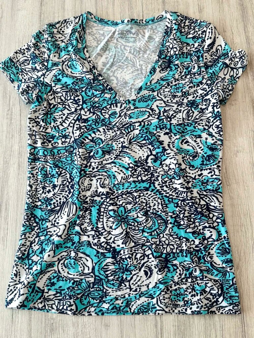 Share Lilly Pulitzer Hippy Hippy Shake Blue V Neck Knit Colorful Coastal Shirt S